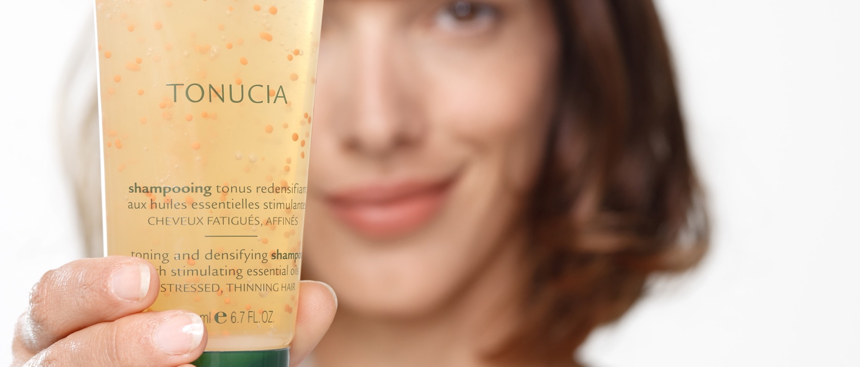 TONUCIA Toning and densifying shampoo application video | René Furterer TONUCIA Toning and densifying shampoo application video | René Furterer