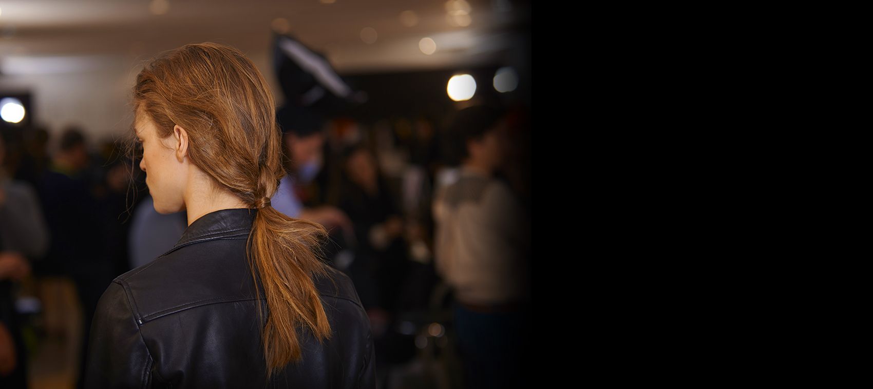 Backstage Cédric Charlier Colección Otoño-Invierno 2016/17 Look acabado marinero | René Furterer Backstage Cédric Charlier Colección Otoño-Invierno 2016/17 Look acabado marinero | René Furterer